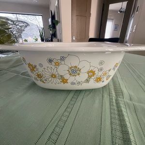 Corningware  4 qt. Dutch oven floral bouquet pattern.